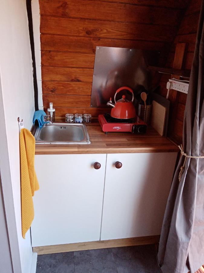 Готель Wee Hoose Glamping 3 Kinbrace Екстер'єр фото